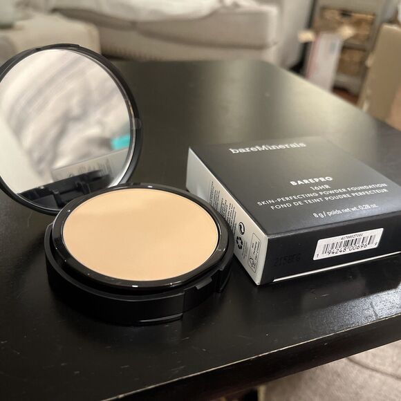 BARE MINERALS ~ BARE PRO 16 HR POWDER FOUNDATION ~ Fair 15 Warm - Picture 6 of 8